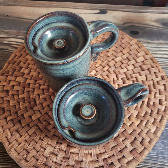 Set of 2 Handmade Pottery Mugs Ceramic Mugs Earth Tones With Lids - Picture 3 of 14